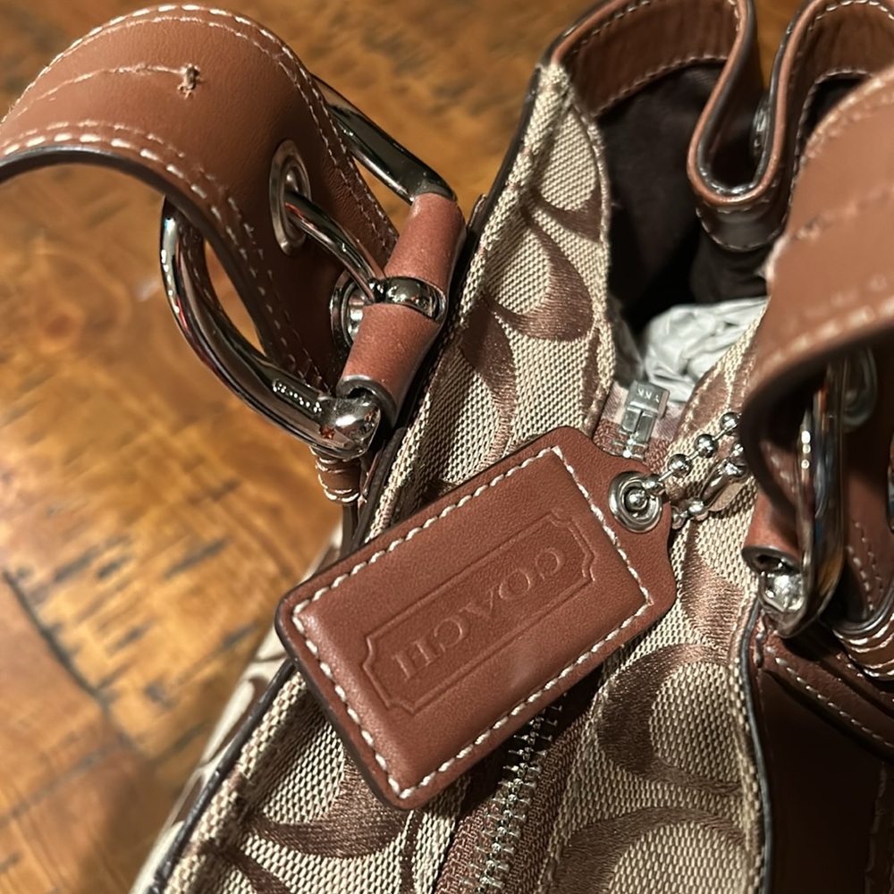 Coach purse - Picture 7 of 9